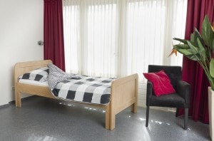 Slaapkamer de Leilinde bed en stoel