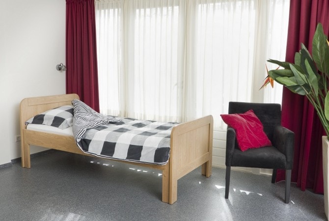 Slaapkamer de Leilinde bed en stoel